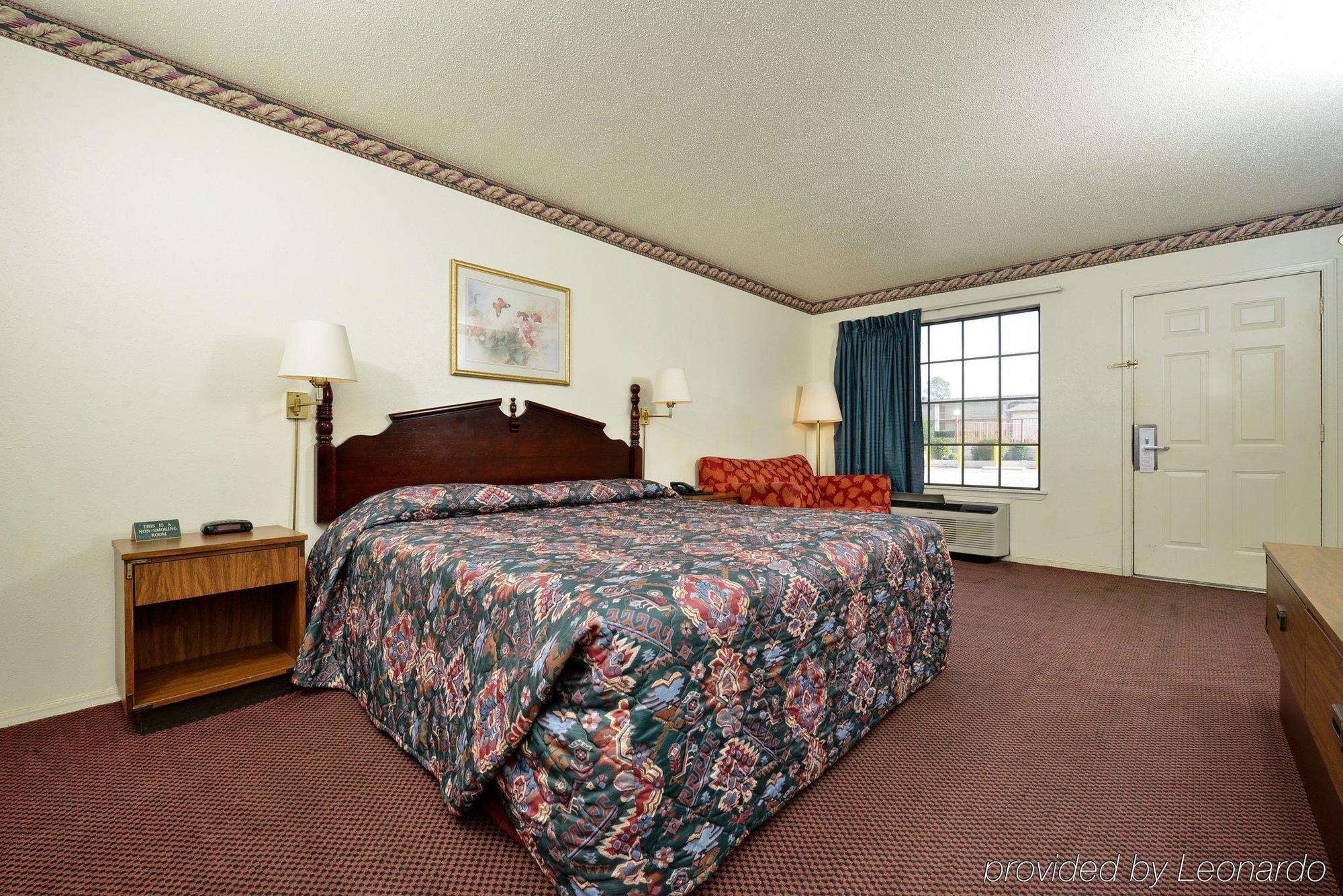 Americas Best Value Inn & Suites Russellville Exterior photo